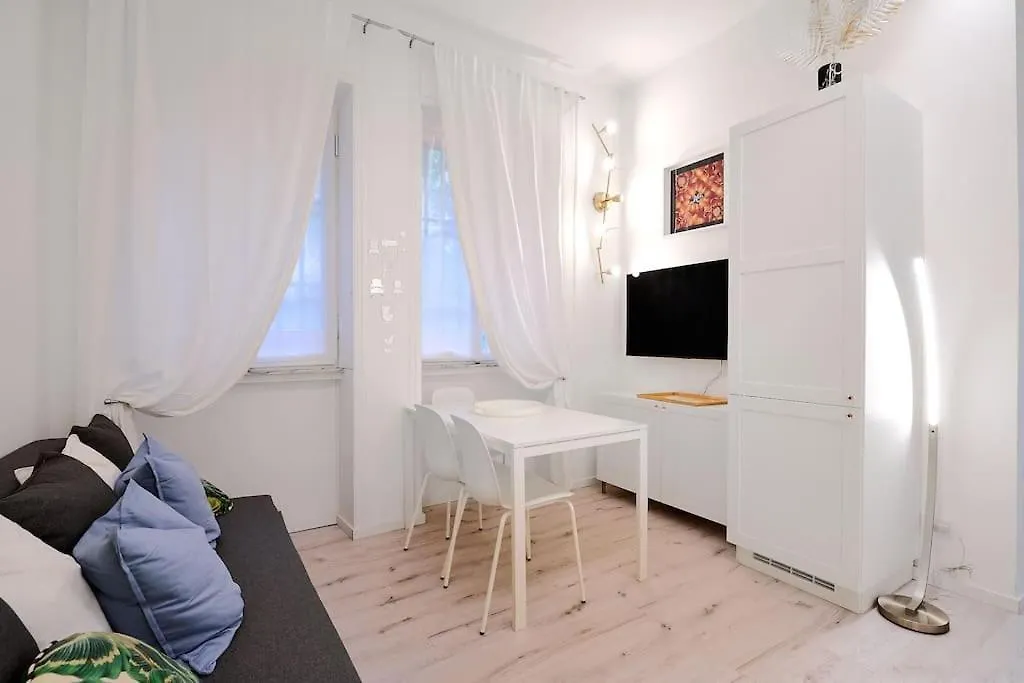 Suite-6 Milano Centro-Porta Romana 0*,